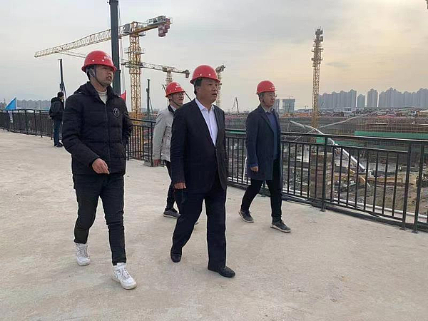 高新金控董事长杜万坤检查指导丝路（西安）前海园项目建设