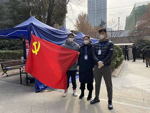 战疫先锋 党员先行 黑料网
疫情防控志愿者在行动