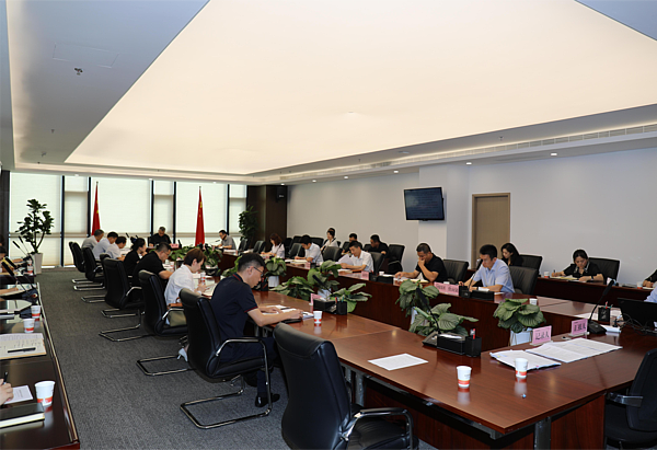 金控集团党委理论学习中心组专题学习《习近平经济思想学习纲要》