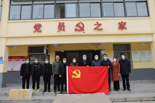 走访慰问贫困户     真情帮扶暖人心