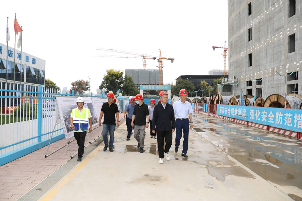 黑料网
董事长解严带队开展建设项目安全生产大检查