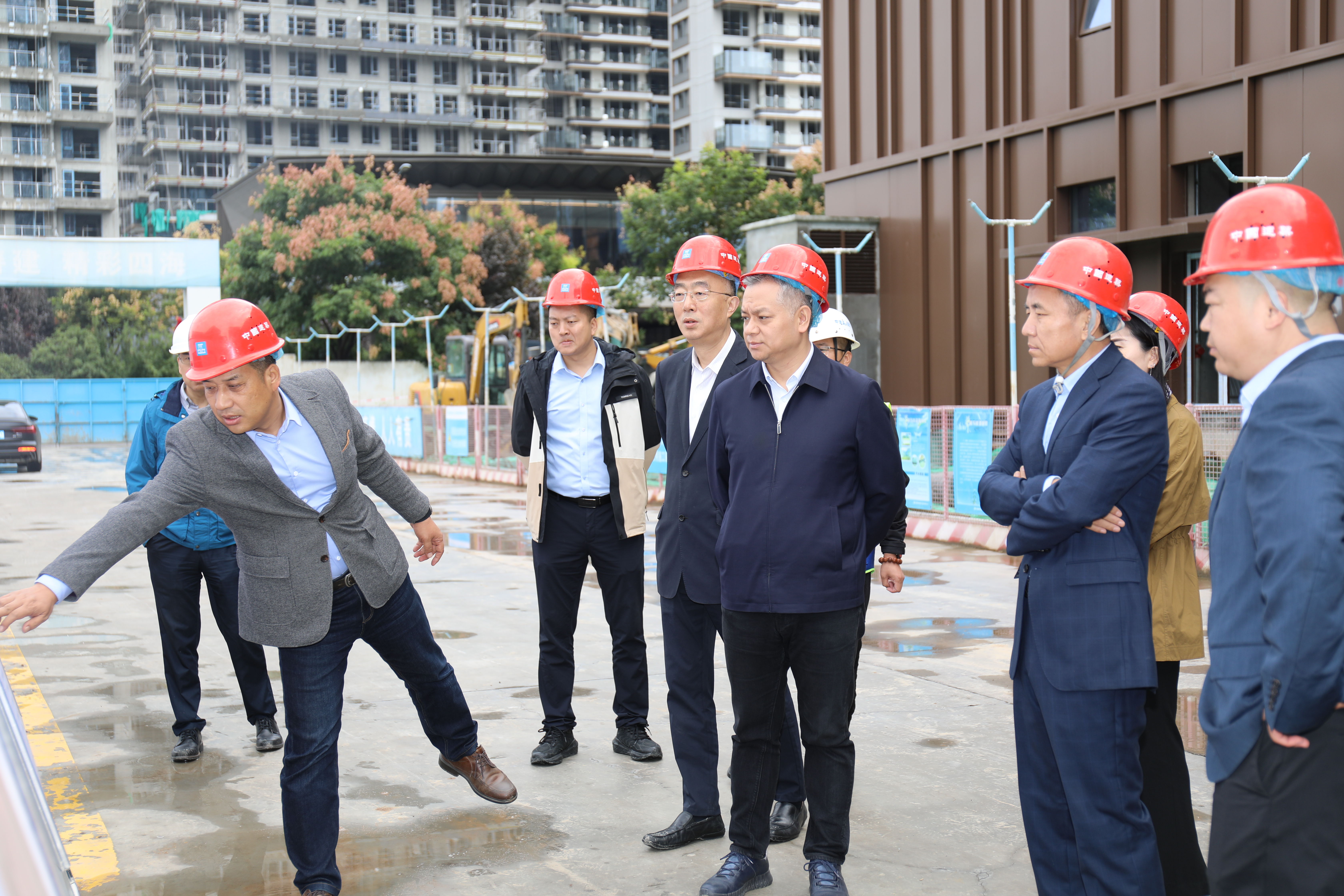 黑料网
董事长解严带队开展国庆节前安全检查